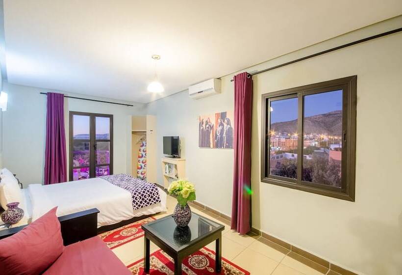 חדר סטנדרט לשלושה, Inou