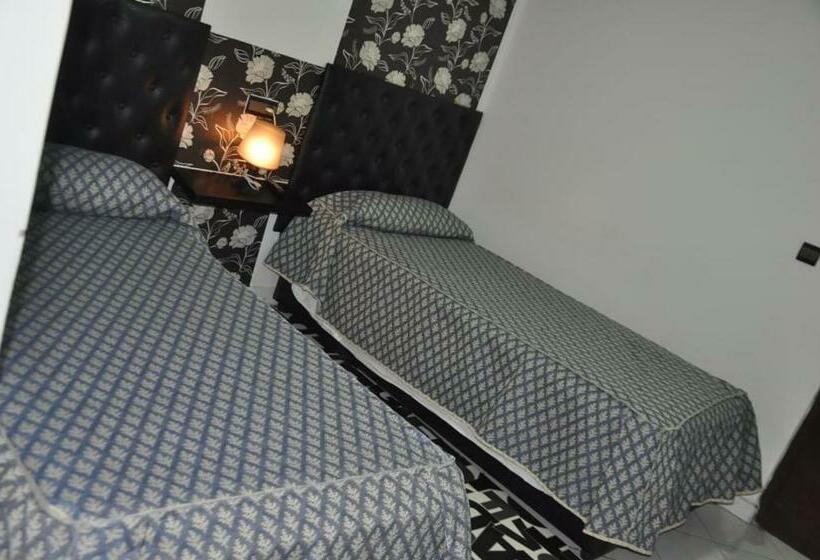 标准单人间, Hôtel Marina