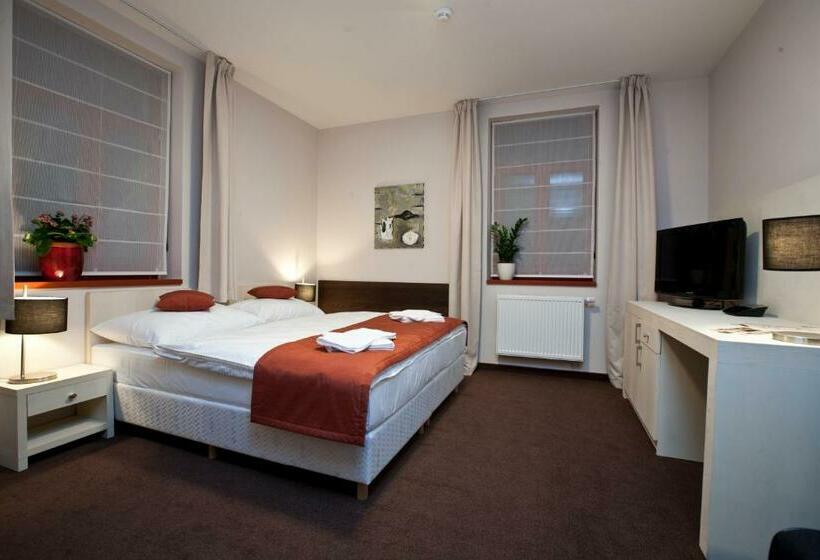 اتاق استاندارد, Peklo