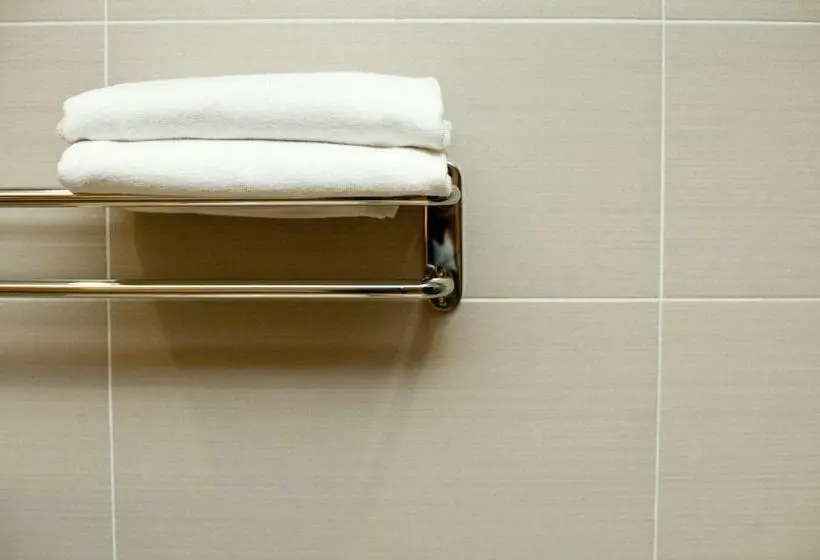 Standard Yhden Hengen Huone, Starz