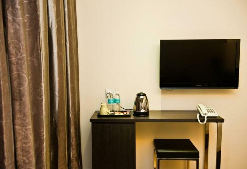 Номер Deluxe, Starz