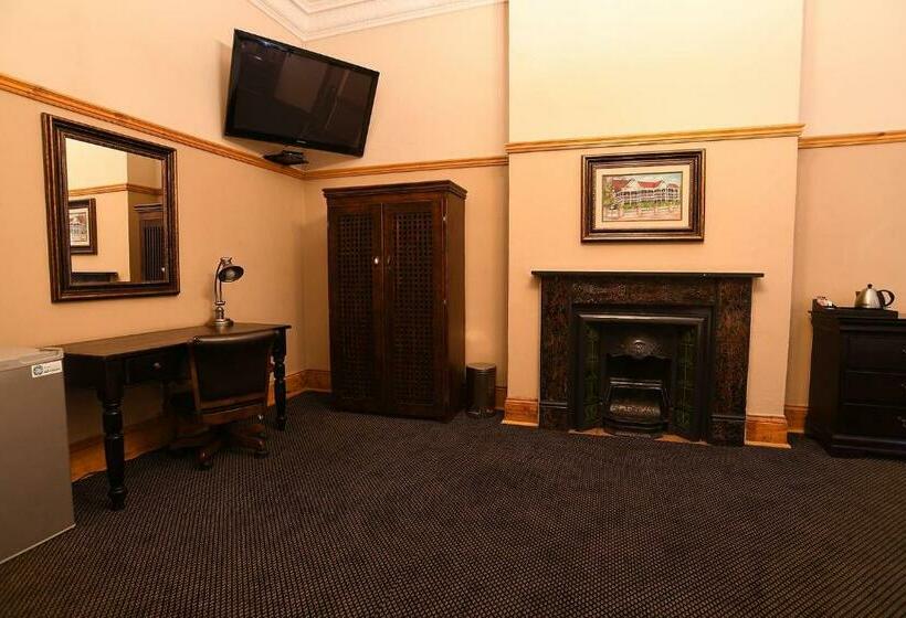 スーペリアースイート, Halfway House