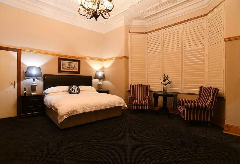 スーペリアースイート, Halfway House