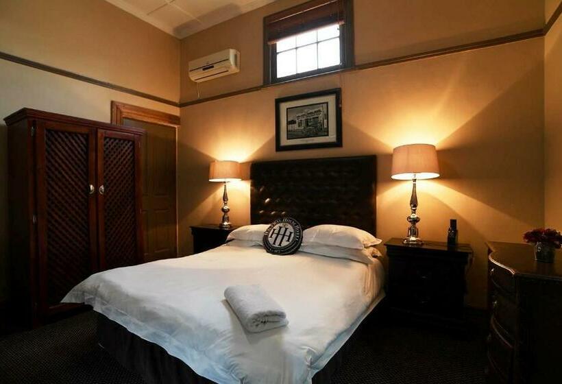 エコノミールーム, Halfway House