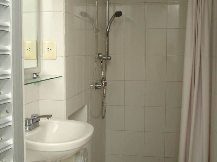 تختخواب در اتاق مشترک, Hostel Viatger Inn