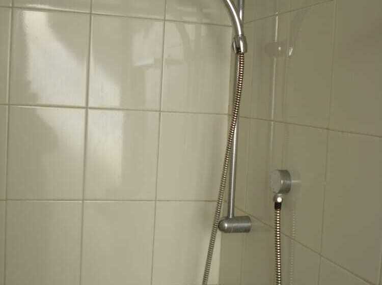 تختخواب در اتاق مشترک, Hostel Viatger Inn