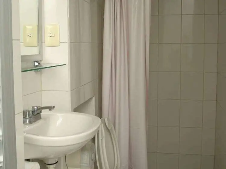 تختخواب در اتاق مشترک, Hostel Viatger Inn