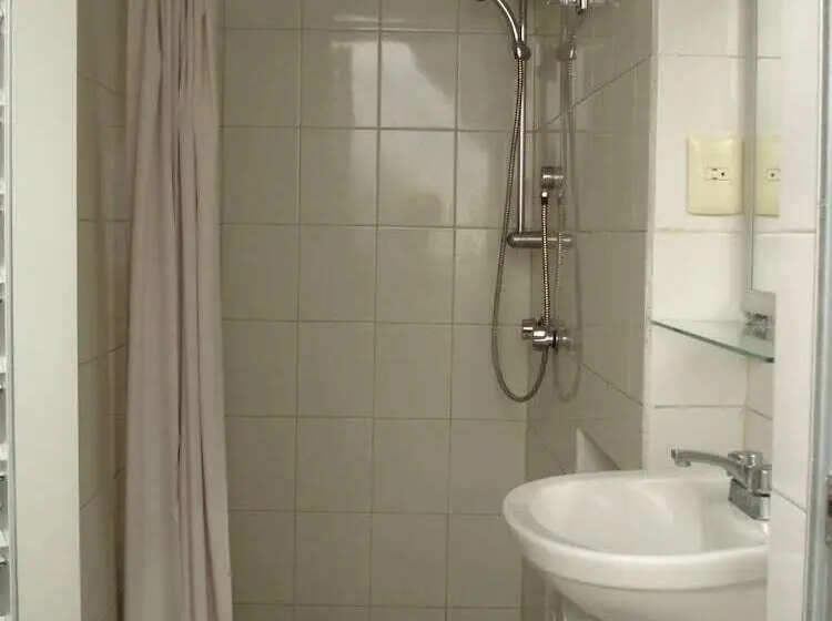 تختخواب در اتاق مشترک, Hostel Viatger Inn