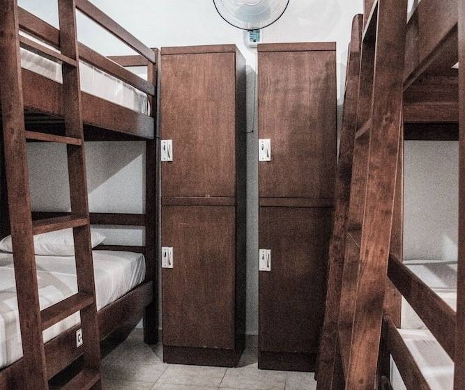 تختخواب در اتاق مشترک, Hostel Viatger Inn