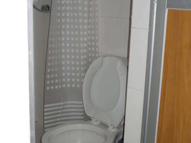 اتاق خانوادگی با سرویس بهداشتی مشترک, Hostel Viatger Inn