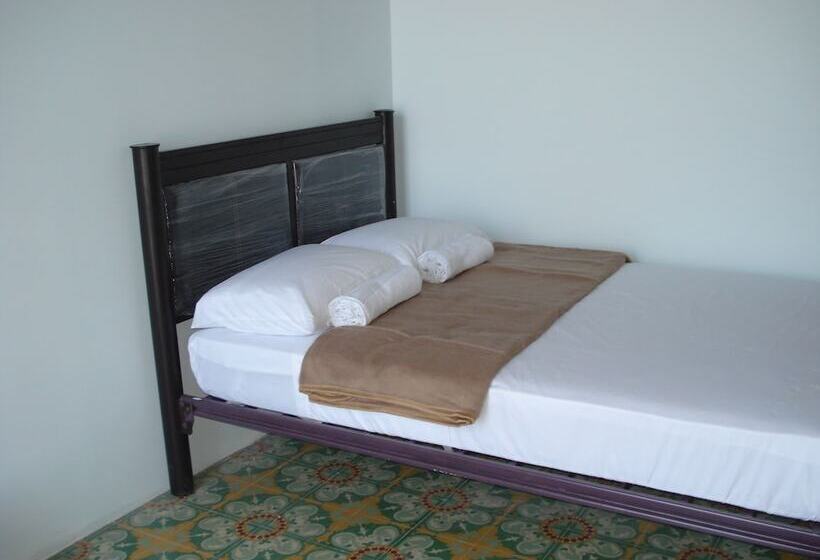 اتاق خانوادگی با سرویس بهداشتی مشترک, Hostel Viatger Inn