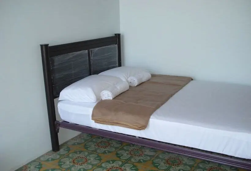 اتاق خانوادگی با سرویس بهداشتی مشترک, Hostel Viatger Inn