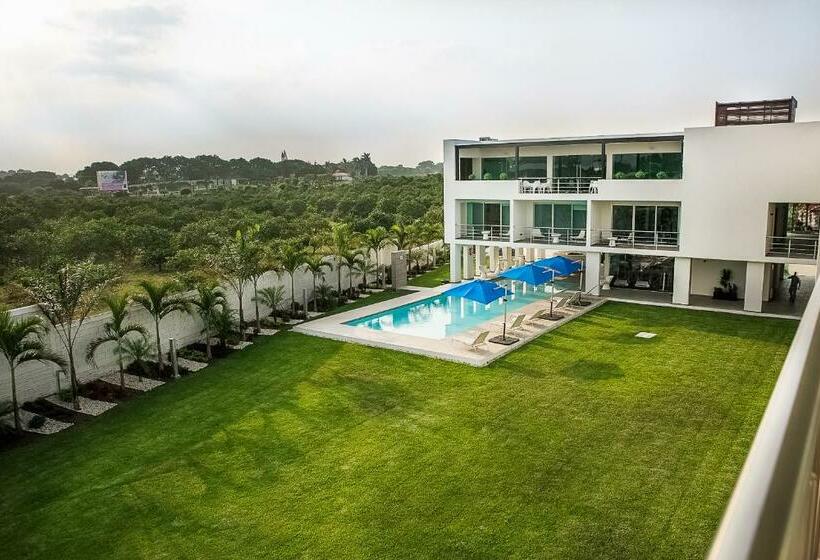 Полулюкс, Aqua Spa & Resort