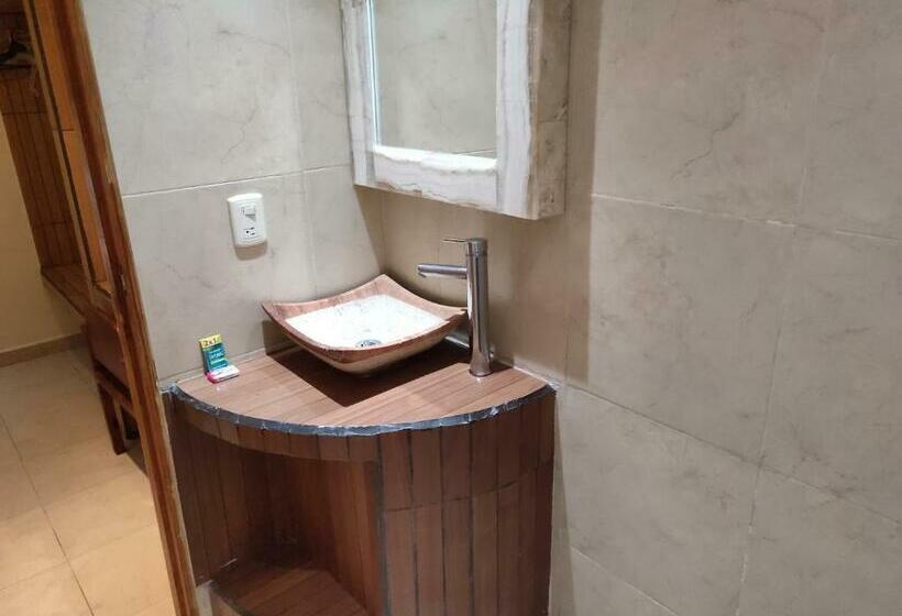 חדר סטנדרט, Ashly