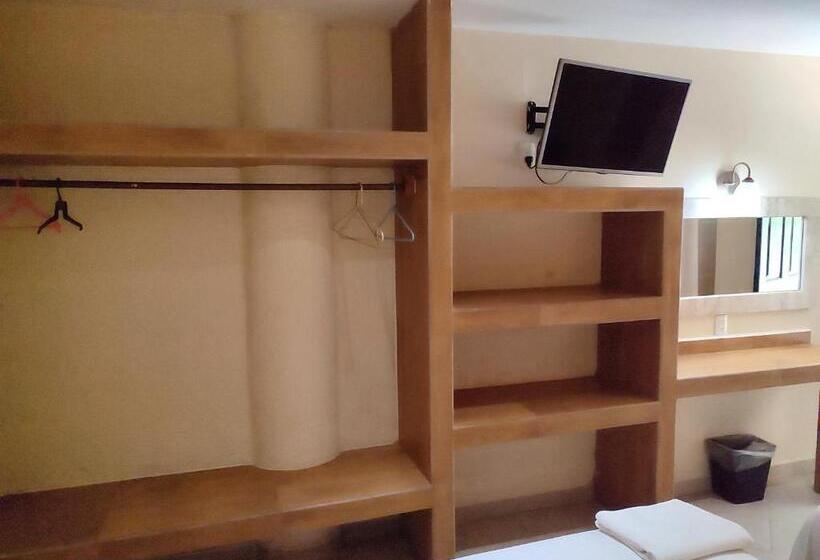 חדר משפחתי, Ashly