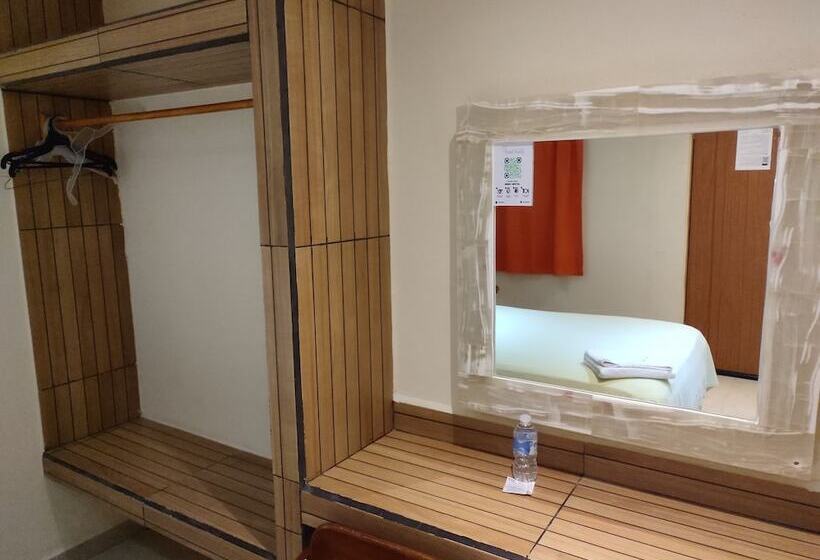 חדר סטנדרט, Ashly