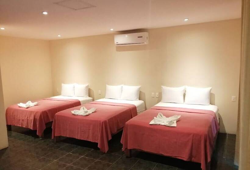 חדר סטנדרט לשלושה, Ashly