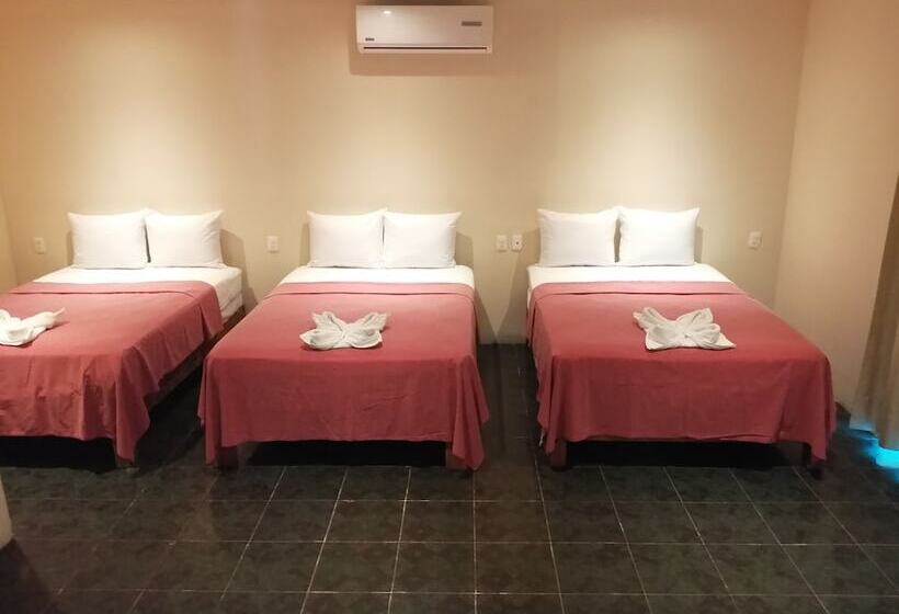 חדר סטנדרט לשלושה, Ashly