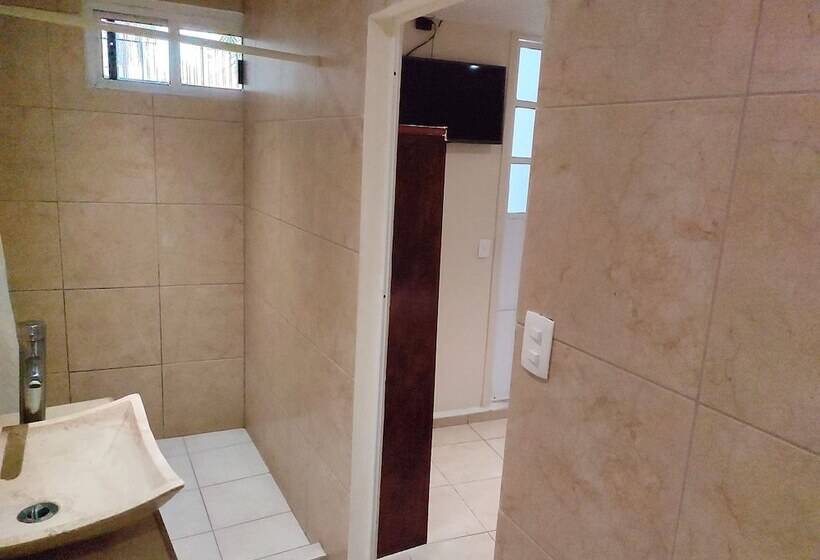 חדר סטנדרט, Ashly