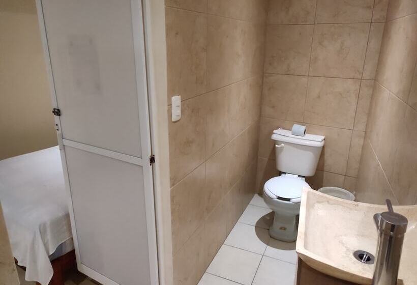 חדר סטנדרט, Ashly