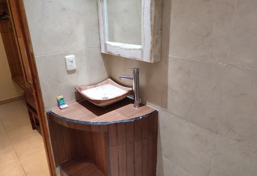 חדר סטנדרט, Ashly