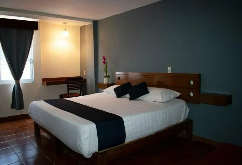 Perhehuone, Capital O Hotel Casa Blanca
