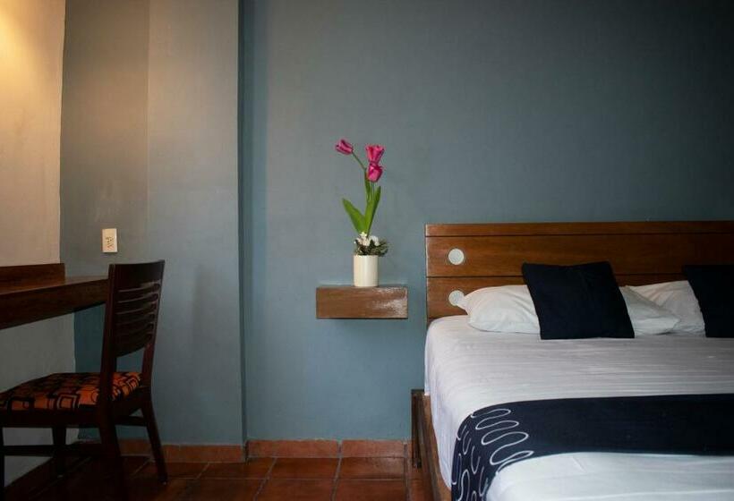 家庭间, Capital O Hotel Casa Blanca