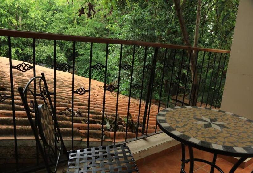 Трехместный Номер Стандарт с Балконом, El Molino Hotel Boutique