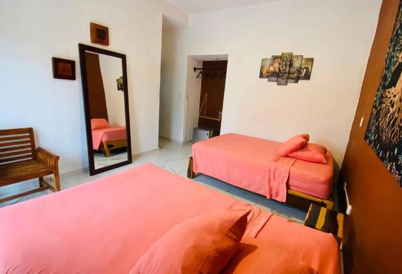 חדר לארבעה סטנדרטי עם מרפסת, Howlita Tulum   Adult Only