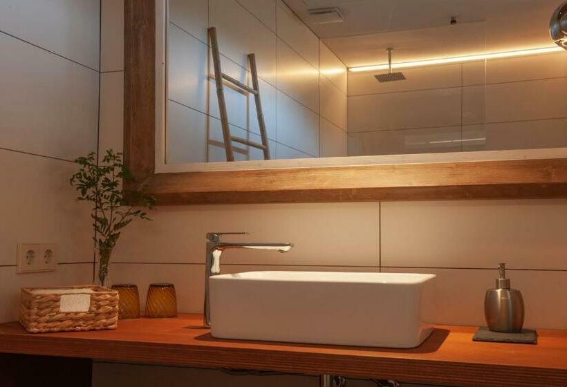 سوییت جونیور با چشم‌انداز دریا, L Aixart Aiguablava