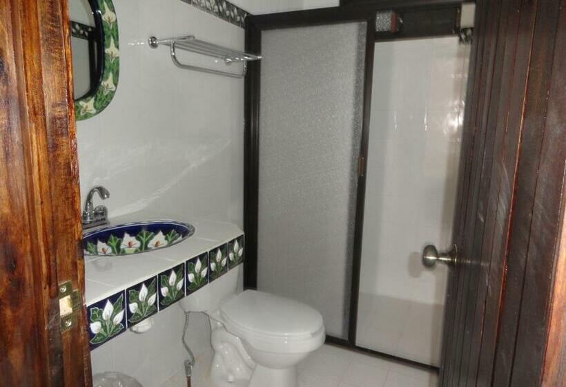 חדר משפחתי, Posada Aguila Real