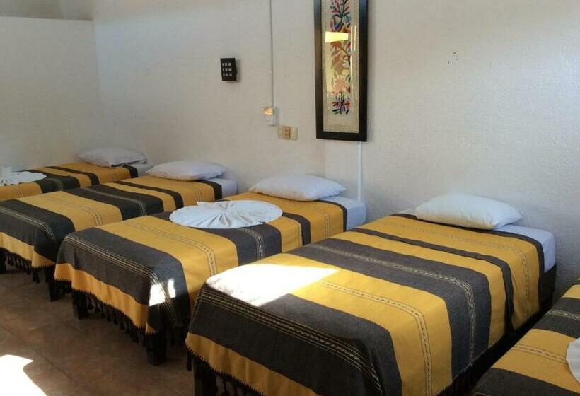 חדר משפחתי, Posada Aguila Real