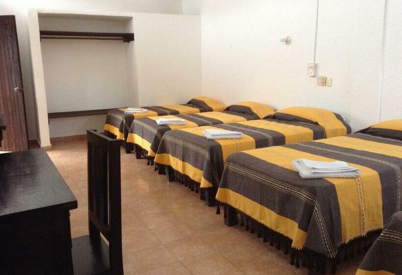 חדר משפחתי, Posada Aguila Real