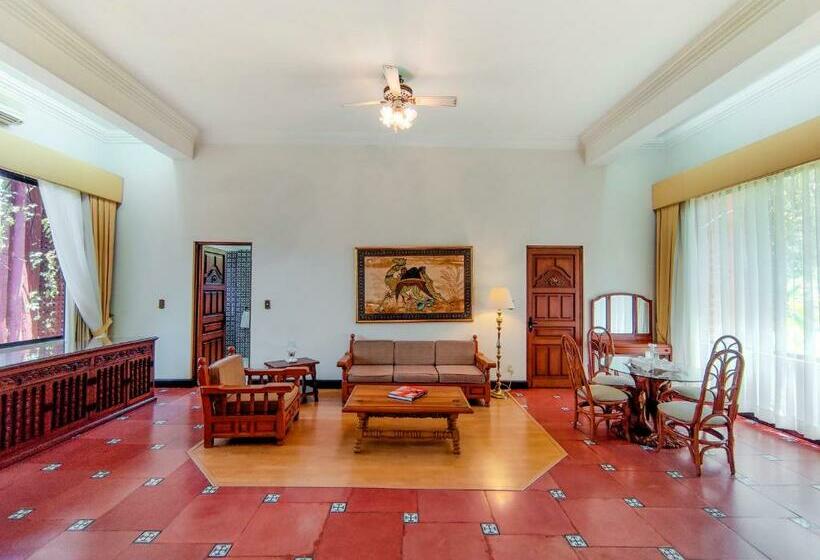 جناح ديلوكس, Rancho La Joya