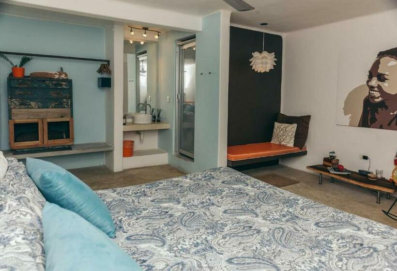 اتاق استاندارد با تخت بزرگ, Teetotum