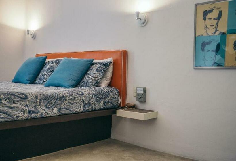 اتاق استاندارد با تخت بزرگ, Teetotum