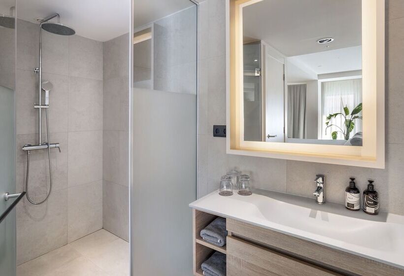 Standard Connecting Room, Innside by Meliá Madrid Valdebebas