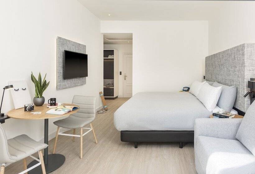 带露台的标准工作室, Innside by Meliá Madrid Valdebebas