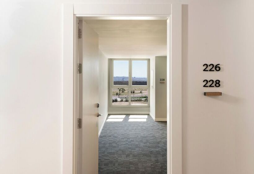 带露台的标准工作室, Innside by Meliá Madrid Valdebebas