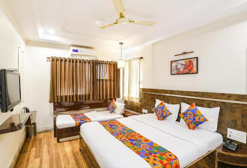 חדר משפחתי, Shirdi Park Inn