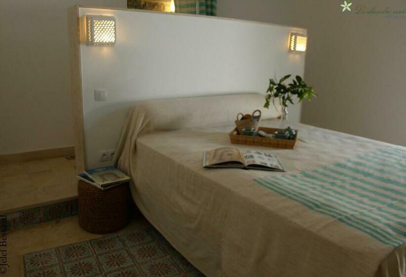 اتاق لوکس با تخت بزرگ, La Chambre Verte