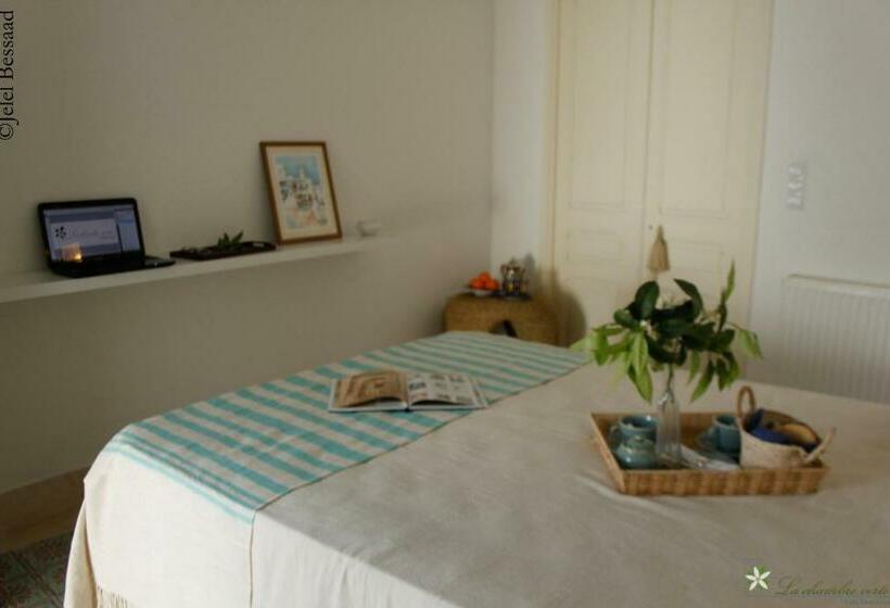 اتاق لوکس با تخت بزرگ, La Chambre Verte