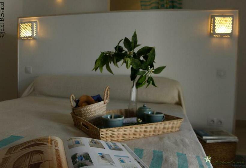 اتاق لوکس با تخت بزرگ, La Chambre Verte