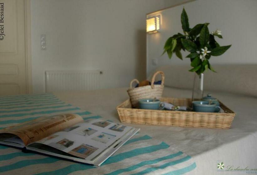 اتاق لوکس با تخت بزرگ, La Chambre Verte
