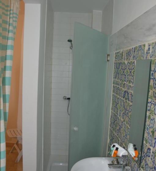 اتاق لوکس با تخت بزرگ, La Chambre Verte