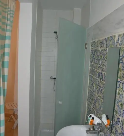 اتاق لوکس با تخت بزرگ, La Chambre Verte