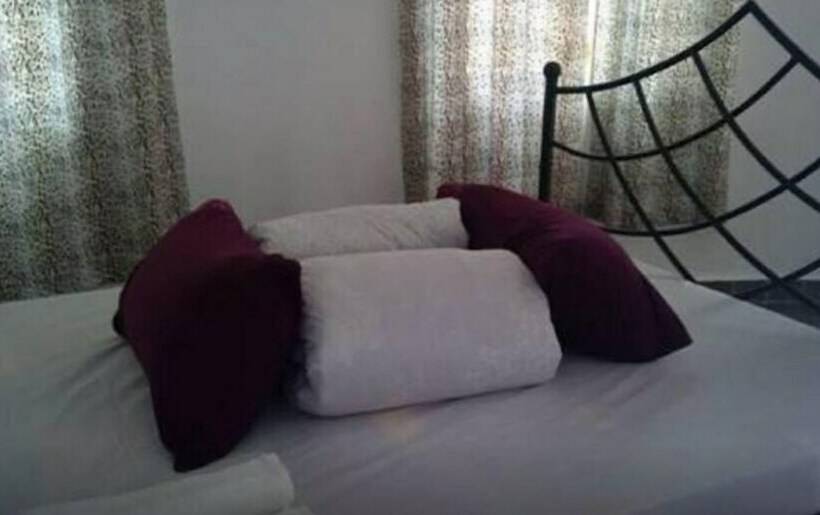 اتاق اکونومی, Trax Holiday Cottages
