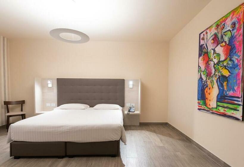 חדר סטנדרט מותאם לאדם עם מוגבלויות, B