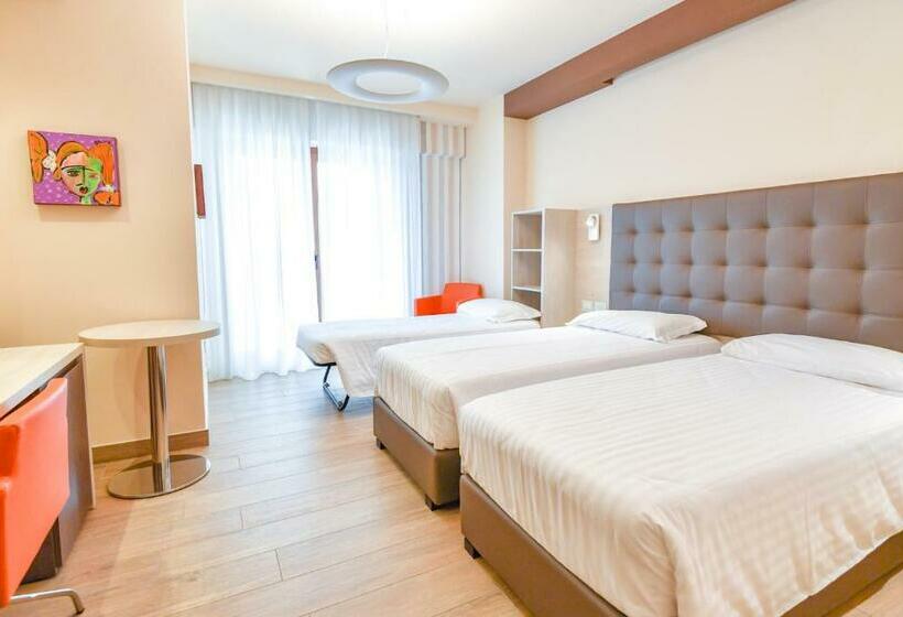 חדר סטנדרט לשלושה, B