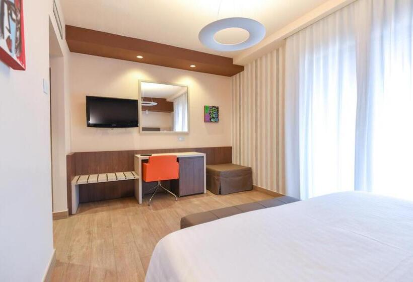 חדר קומפורט לשלושה, B